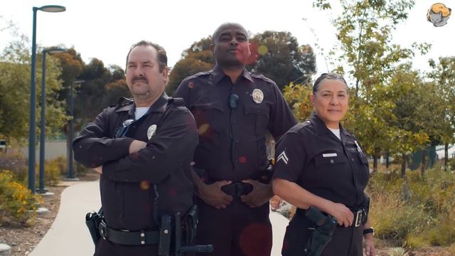 Потерянный щенок преследует полицейского. То, что происходит дальше, душераздирающе смотреть онлайн