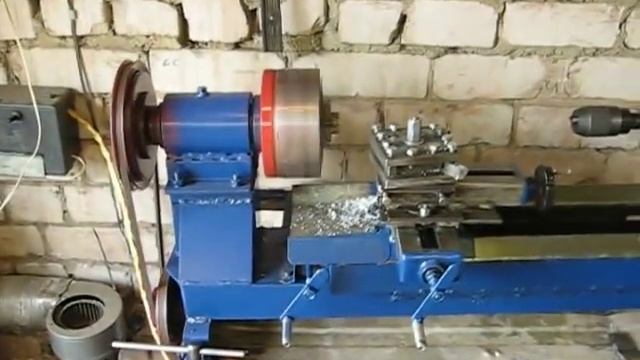 самодельный токарный станок по металлу.