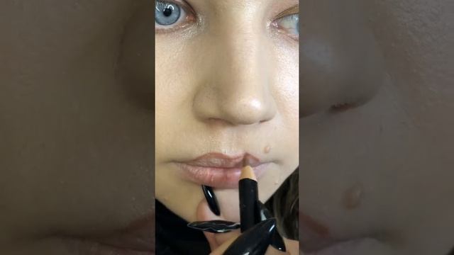 Ошибки в макияже губ… #макияжгуб #ошибкивмакияже смотреть онлайн
