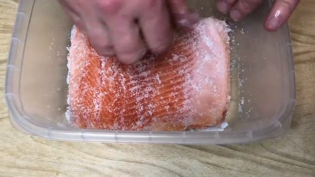 Как ПРОСТО засолить красную рыбу ДОМА! К праздничному столу и не только! смотреть онлайн