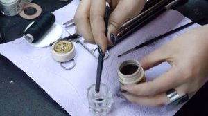 Коррекция бровей нитью Коррекция бровей с помощью тридинга
