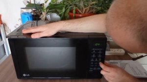 Распаковка — Микроволновая печь LG MS2042DB