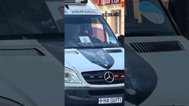 В этой машине едет защитник украины. В этой машине едет защитник украины. Рсзо на пикапе. Наступление всу. Груз 200 фура.