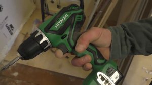 Шуруповерт Хитачи DS10 DAL в работе