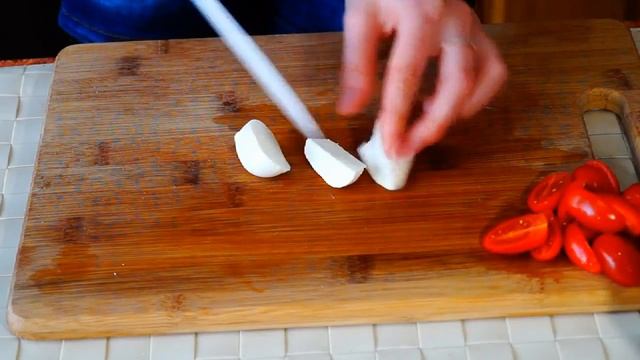 Вкусная охота №22 "Кесадилья с курицей и моцареллой" смотреть онлайн