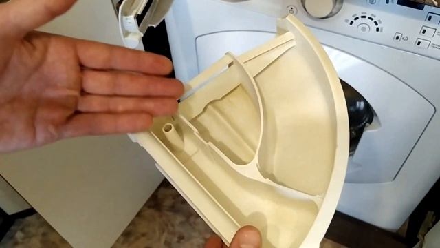 как достать и помыть лоток стиральной машины Hotpoint-Ariston смотреть онлайн