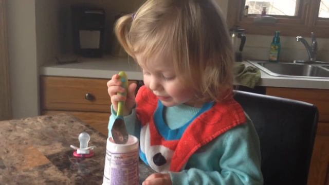 Emmy eating yogurt 2 смотреть онлайн