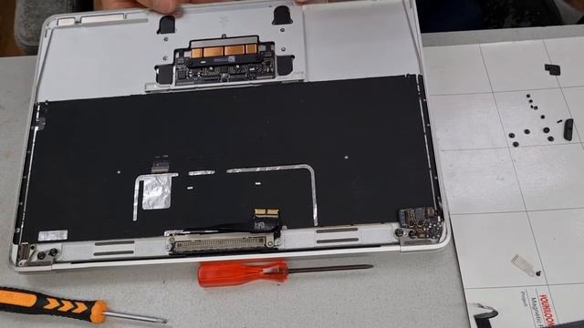 MacBook a1534 замена клавиатуры. "Разборка" и сборка :) Челендж, кто закрутит больше болтов! смотреть онлайн