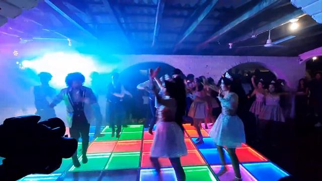 15 años GEMELAS, IVONNE Y STEFANNY baile corte de honor Armenia ,Sonsonate , El salvador. смотреть онлайн