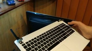 Моноблок из разбитого ноутбука.