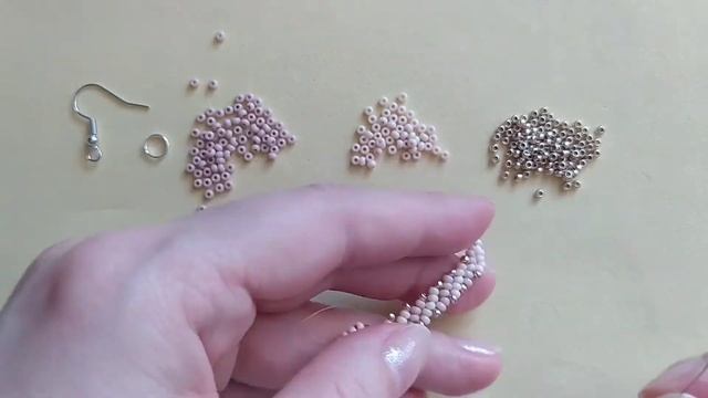 Серьги из бисера - в форме пёрышко - мастер класс. Beaded earrings - in the form of a feather. смотреть онлайн