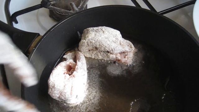 Щука жаренная 2 способа / Fried pike 2 ways смотреть онлайн