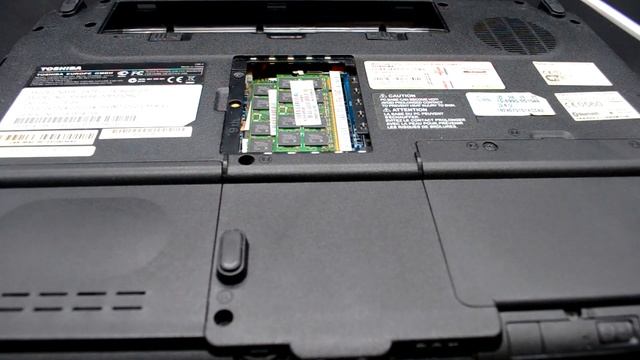 Модернизация ноутбука Toshiba Satellite A200-23U. S01E02. Samsung 2x2Gb DDR2-800Mhz и тесты!) смотреть онлайн