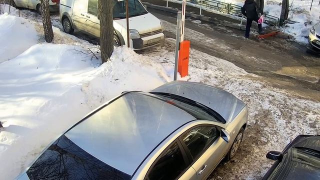 8/03/2018 Ломает шлагбаум. Вид 1 смотреть онлайн