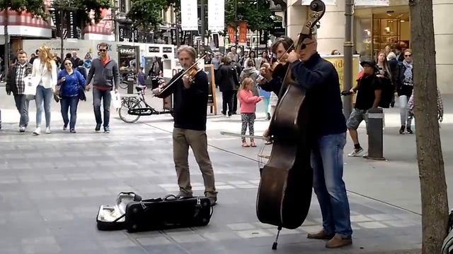 Антверпен. Город Рубенса. Уличные музыканты.
