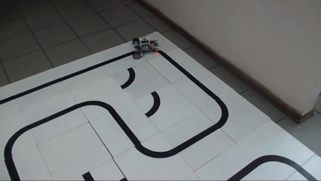 EV3 движение по линии. Два средних двигателя EV3 и два датчика цвета EV3. смотреть онлайн