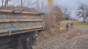 ЗИЛ 131 — советский и российский среднетоннажный грузовой автомобиль повышенной проходимости