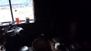 В ТАЙГУ НА ОХОТУ / НОЧУЕМ В СТАРОЙ ИЗБЕ/ БЫТ ОХОТНИКОВ / МНОГО ИЗБУШЕК НА ТАЁЖНОЙ РЕЧКЕ.