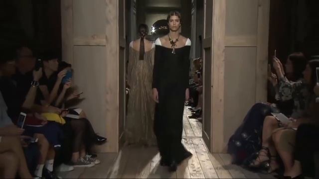 Valentino Haute Couture Осень - Зима 2016-2017.