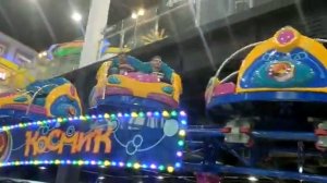 ПРОГУЛКА ПО РАЗВЛЕКАТЕЛЬНОМУ ЦЕНТРУ!!! ГОРКИ "КОСМИК"!