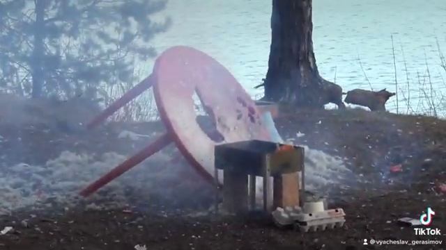 Был стол и нет стола, подорвался на яйцах))) смотреть онлайн