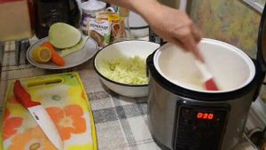 Салат из свежей капусты и зеленой редьки