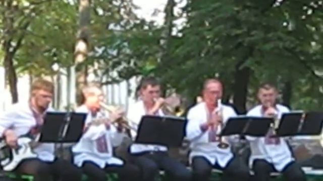 Новоград-Волынский муниципальный духовой оркестр - I Just Called To Say I Love You смотреть онлайн