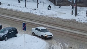 У Приоры на ходу открылся капот