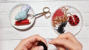 Брошь из бисера Божья коровка | Мастер-класс | Как сделать брошь из бисера