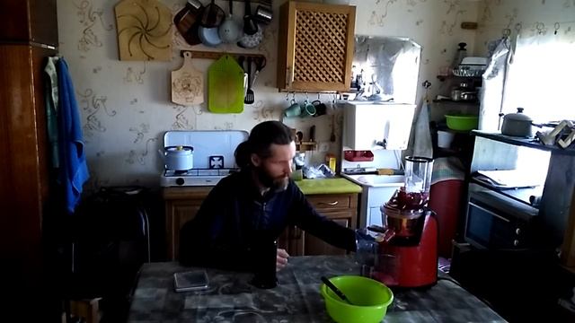 Изготовление свекольного сока. Обзор соковыжималки Kitfort KT 1102-2 смотреть онлайн