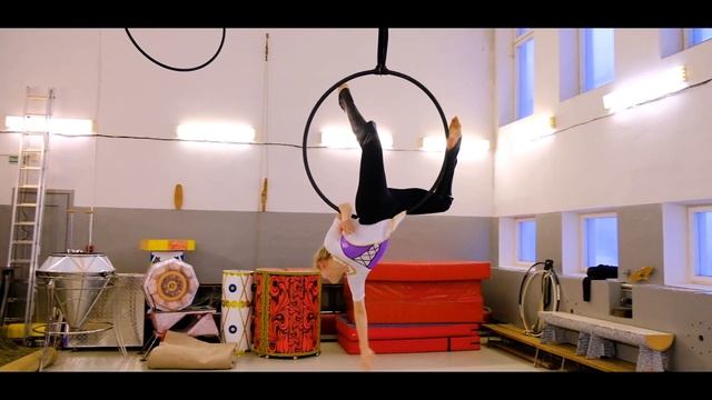 Lyra Aerial Hoop - Aerial Ring performance смотреть онлайн
