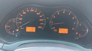 Тойота Авенсис 2,0 = обороты двигателя.