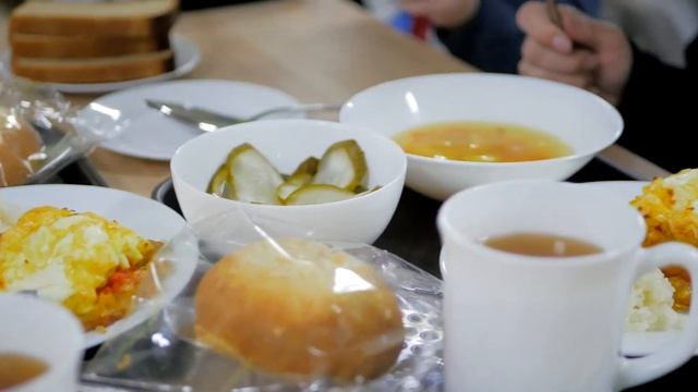 Готовим блюда из школьного меню Виво Маркет в столовой 12 гимназии Волгограда смотреть онлайн