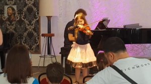 Даша Хартунг, скрипка, детский концерт в Берлине.  "Клоуны"