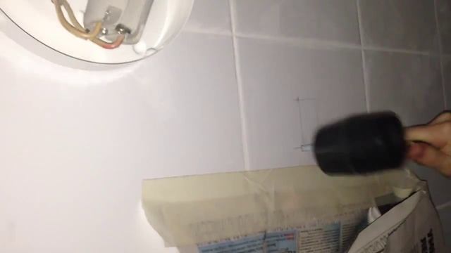 СВЕРЛЮ и РАДУЮСЬ - вешаем лампу, зеркало и полочки в ванной смотреть онлайн