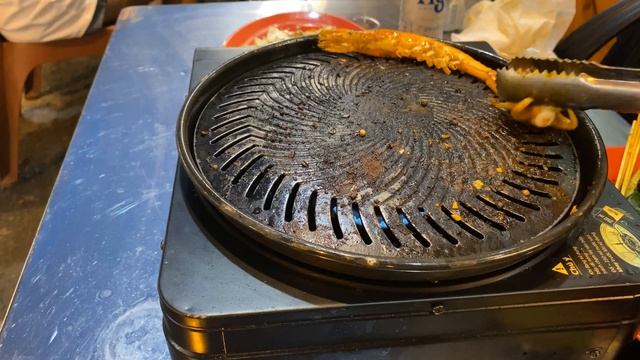 Морепродукты и шашлык в ресторане Lò Đất BBQ! смотреть онлайн