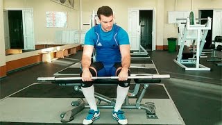Разгибание кистей со штангой сидя: техника выполнения