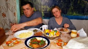 БУРГЕРЫ // ЛАПША ? // КОТЛЕТЫ  // КОМПОТ // ЮРА И ЛАРИСА // ДЕРЕВНЯ