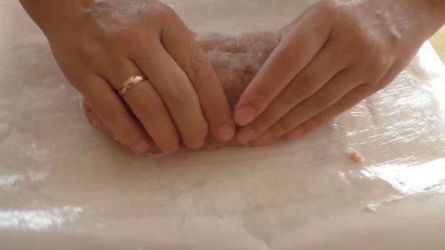 Добавляем картошку в фарш и получаем "картофельную салями"