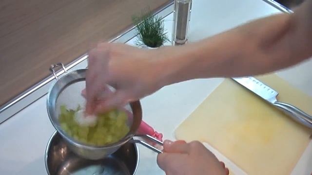 Горячий салат "Жареные огурцы с укропом". Очень вкусно! смотреть онлайн