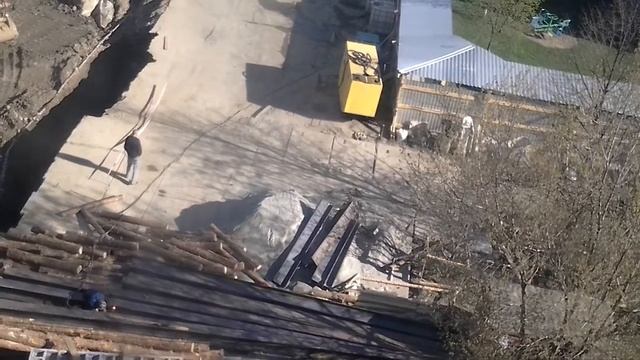 Опасная сварка на стройке на Родонитовой 20 смотреть онлайн