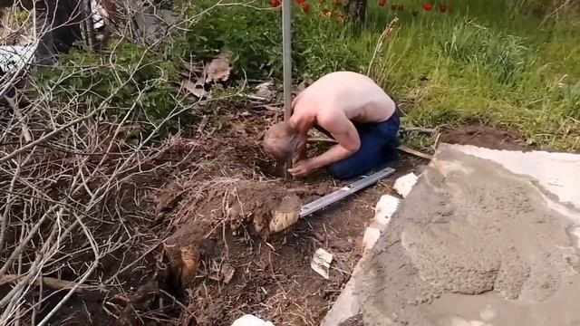 ЕЙСК. ДАЧИ ? ЗЯТЬ УСТАНАВЛИВАЕТ СТОЛБИКИ ДЛЯ ЗАБОРА. НА ДОРОЖКУ ПРИВЕЗЛИ КУЧИ СТРОИТ. МУСОРА. смотреть онлайн