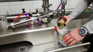 Поршневой дозатор вязких и густых (пастообразных) продуктов V-500