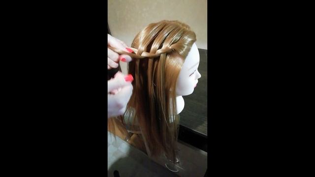 Показываю плетение косы - перо. Или водопад.. смотреть онлайн