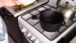 Купил чугунную кастрюлю