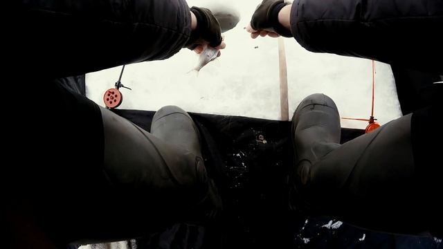 Зимняя рыбалка 2018 в палатке | Январь | Плотва на поплавок / Ice fishing 2018 in tent смотреть онлайн