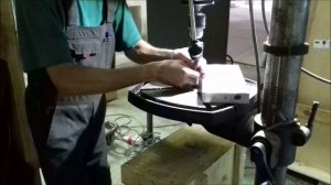 Нарезание резьбы на сверлильном станке длинна резьбы 30 мм . Tapping drill press .