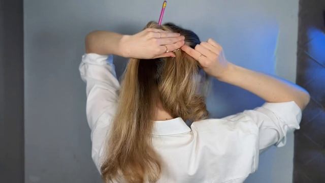 ЛАЙФХАК ДЛЯ ДЕВОЧЕК: КРАСИВЫЙ ПУЧОК С ПОМОЩЬЮ КАРАНДАША! ✏️ Super hair hack used pencil