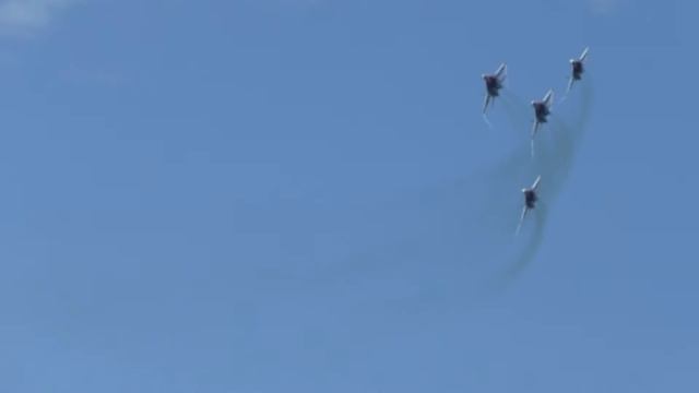 Авиашоу - "Стрижи". Международный военно-морской салон. Санкт-Петербург - ЛЕНЭКСПО 2015 смотреть онлайн