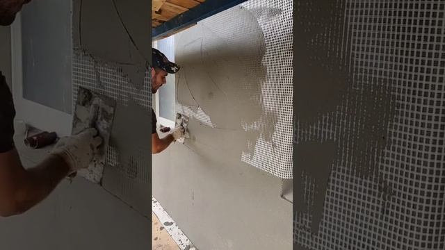 Панцирная сетка Bautex Krepix 320 втапливается в слой клея Baumit ProContact, первый базовый слой смотреть онлайн